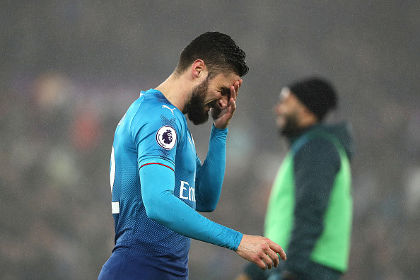 Giroud khoác áo số 18, rạng rỡ trong ngày ra mắt Chelsea